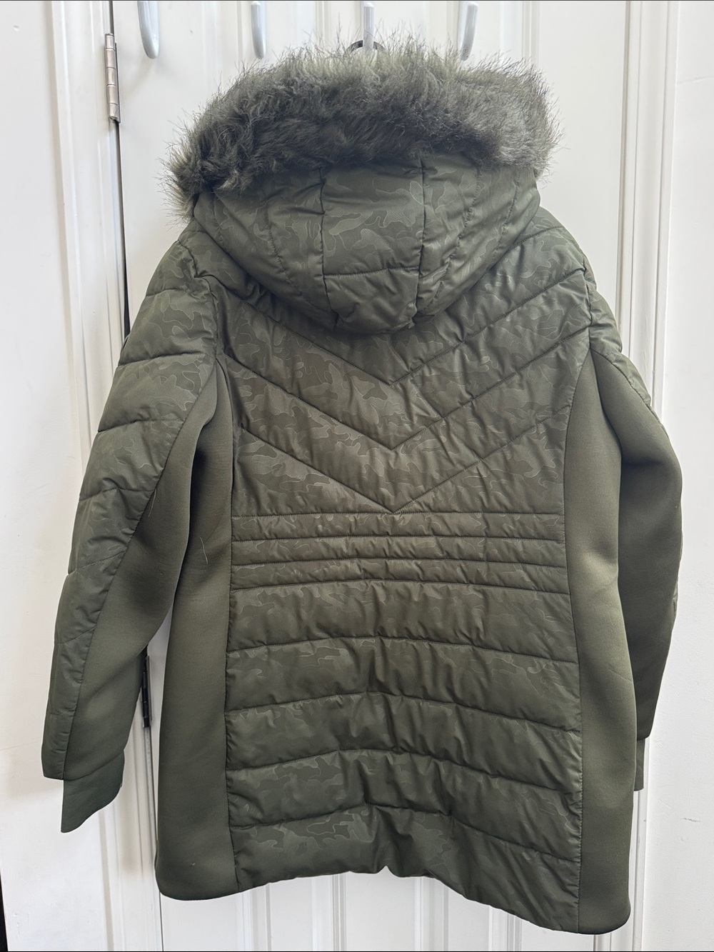 Michael Kors Olive Camo Green Quilted Puffer Coat with Faux Fur Hood - Picture 8 of 12